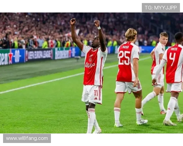 科曼亲临看台见证儿子荷甲首秀 阿贾克斯对阵特尔斯达成焦点